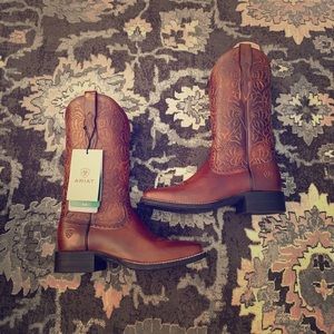 NEW Ariat Brown Leather Boots